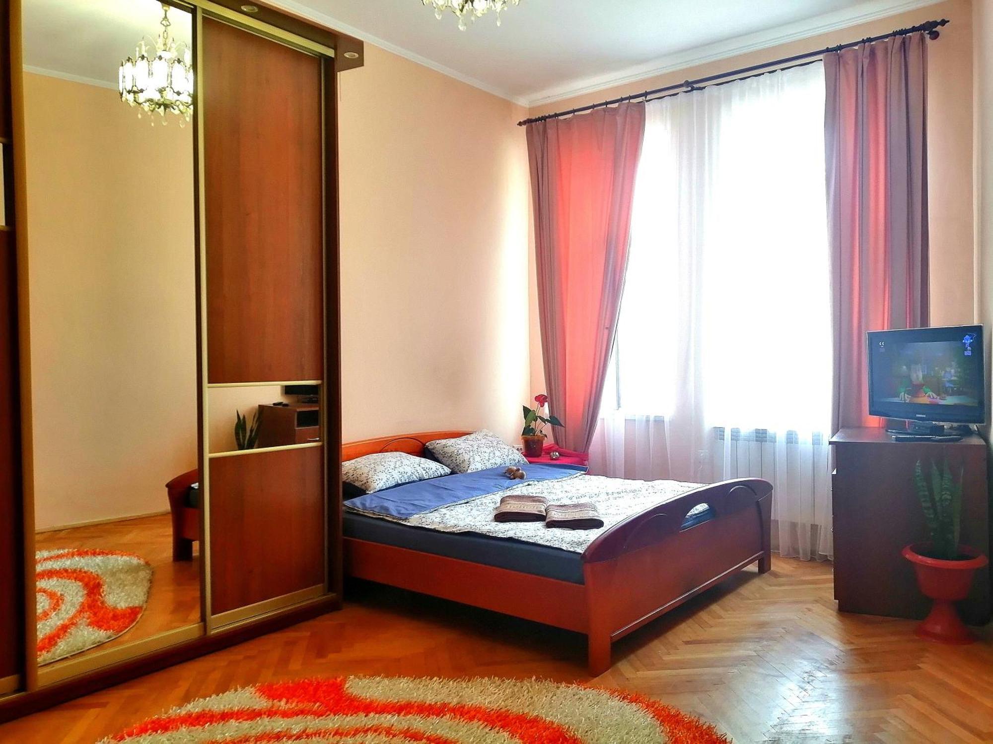 Flat On Sheptytskykh Apartment Lviv Exterior photo