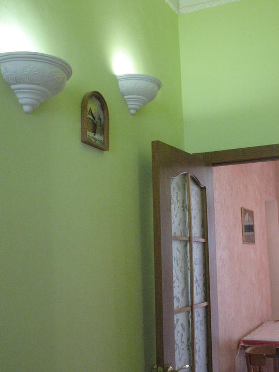 Flat On Sheptytskykh Apartment Lviv Exterior photo