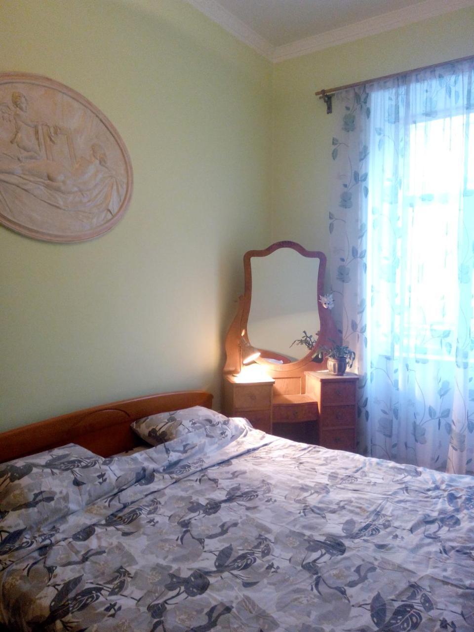 Flat On Sheptytskykh Apartment Lviv Exterior photo