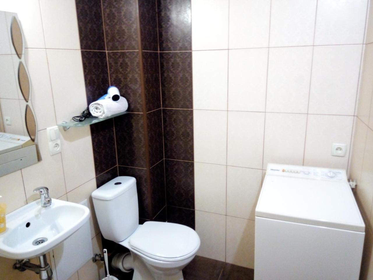 Flat On Sheptytskykh Apartment Lviv Exterior photo