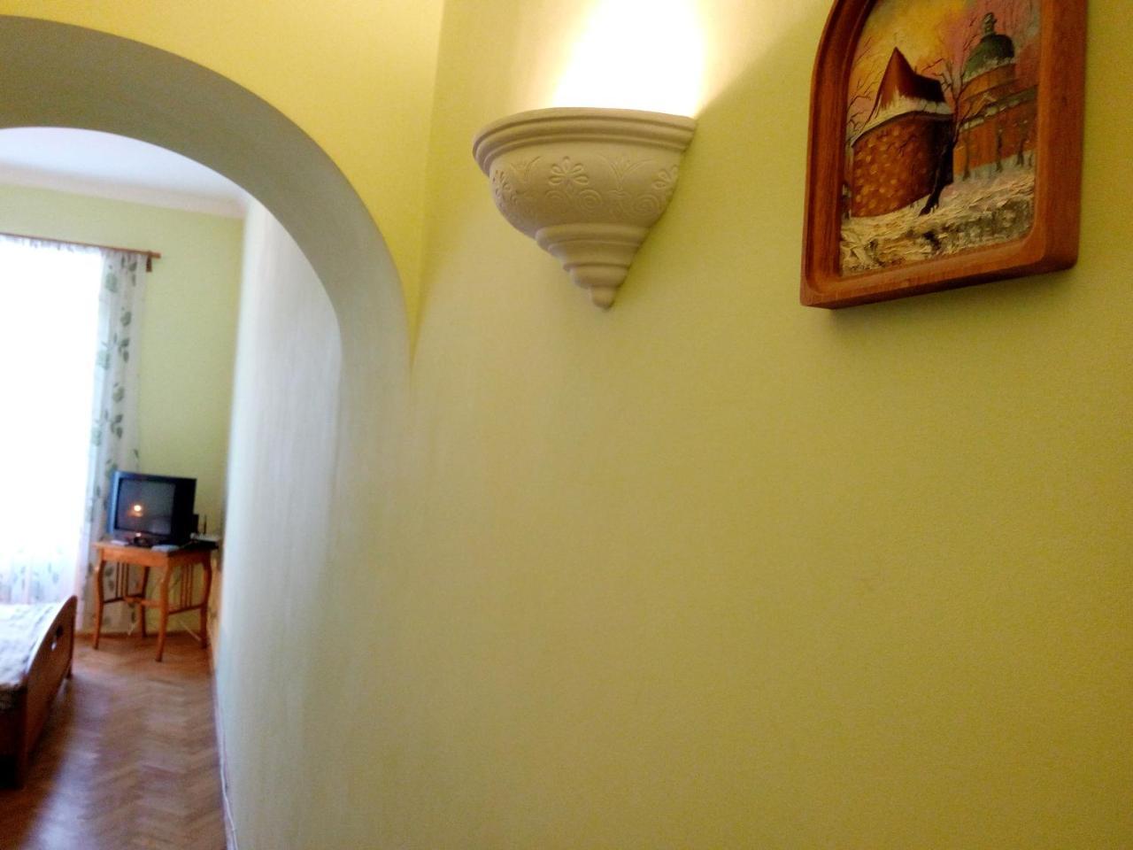 Flat On Sheptytskykh Apartment Lviv Exterior photo