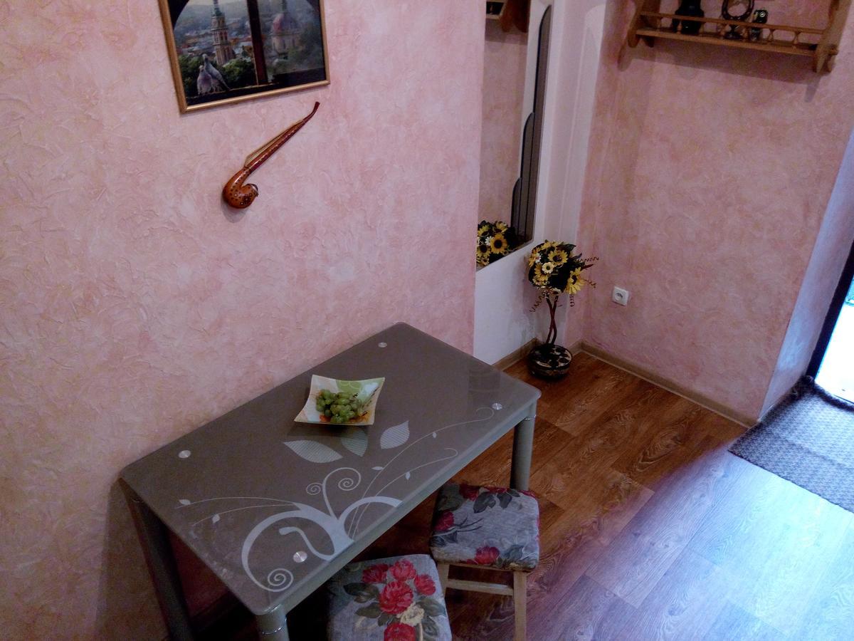 Flat On Sheptytskykh Apartment Lviv Exterior photo
