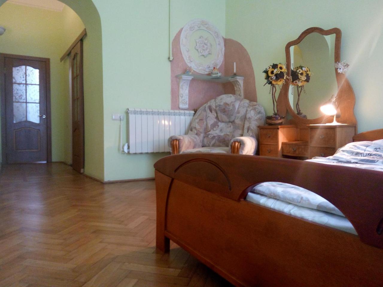 Flat On Sheptytskykh Apartment Lviv Exterior photo
