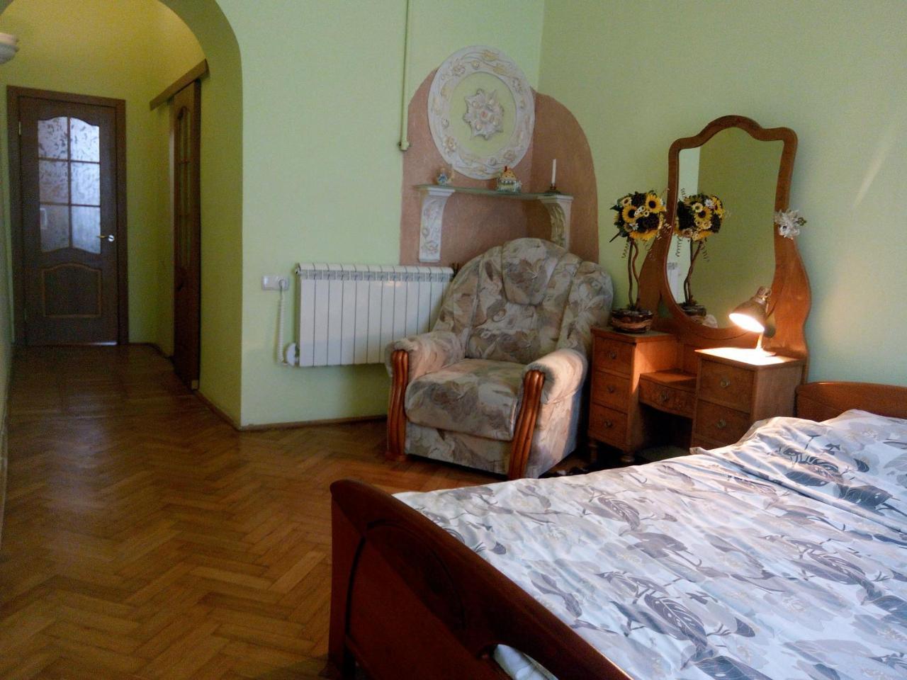 Flat On Sheptytskykh Apartment Lviv Exterior photo